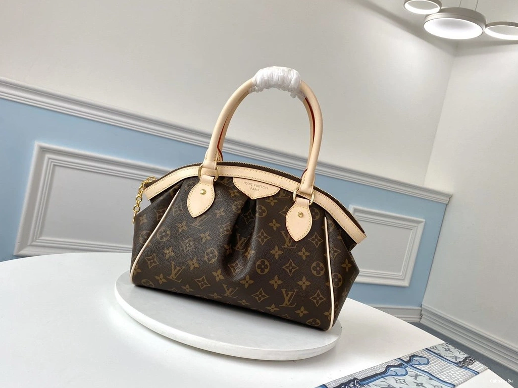 LOUIS VUITTON TIVOLI 0201